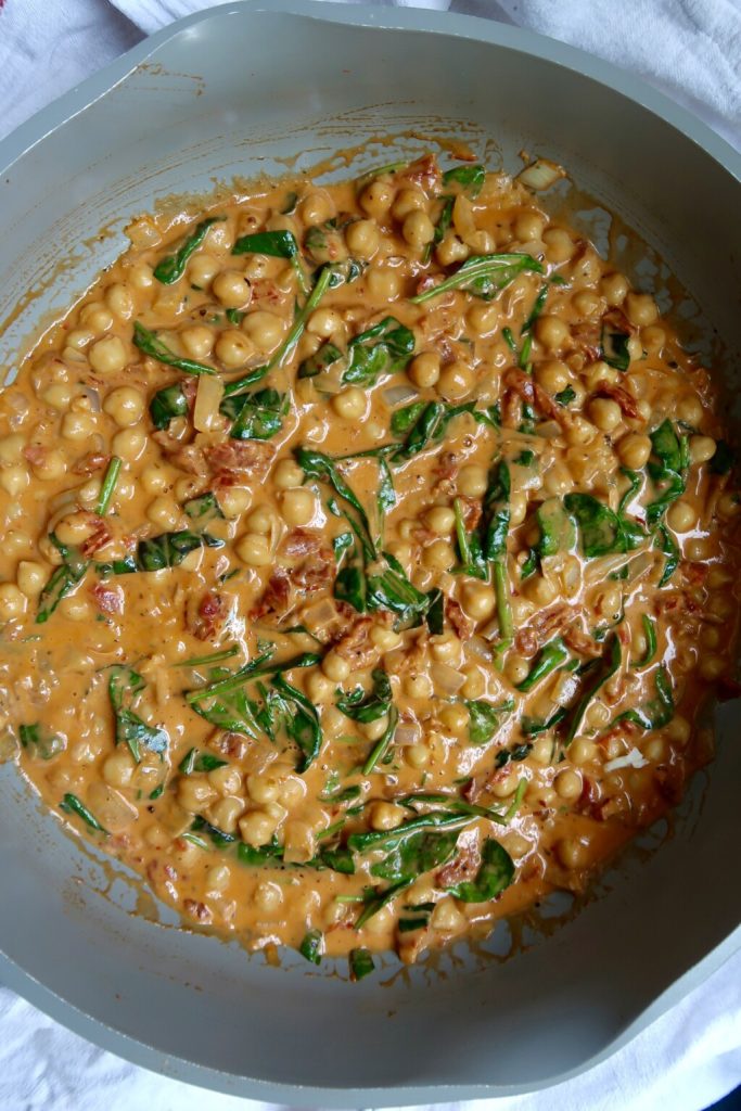  Vegan marry me chickpeas in a rich, creamy sundried tomato sauce. The plant-based answer to the internet's most romantic recipe — ready in 25 minutes